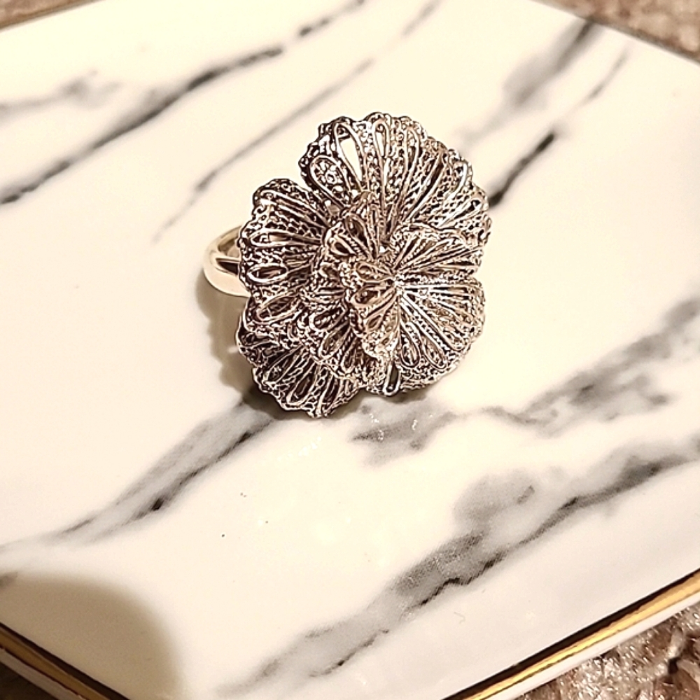 Beautiful, bold, silver floral Stella & Dot ring